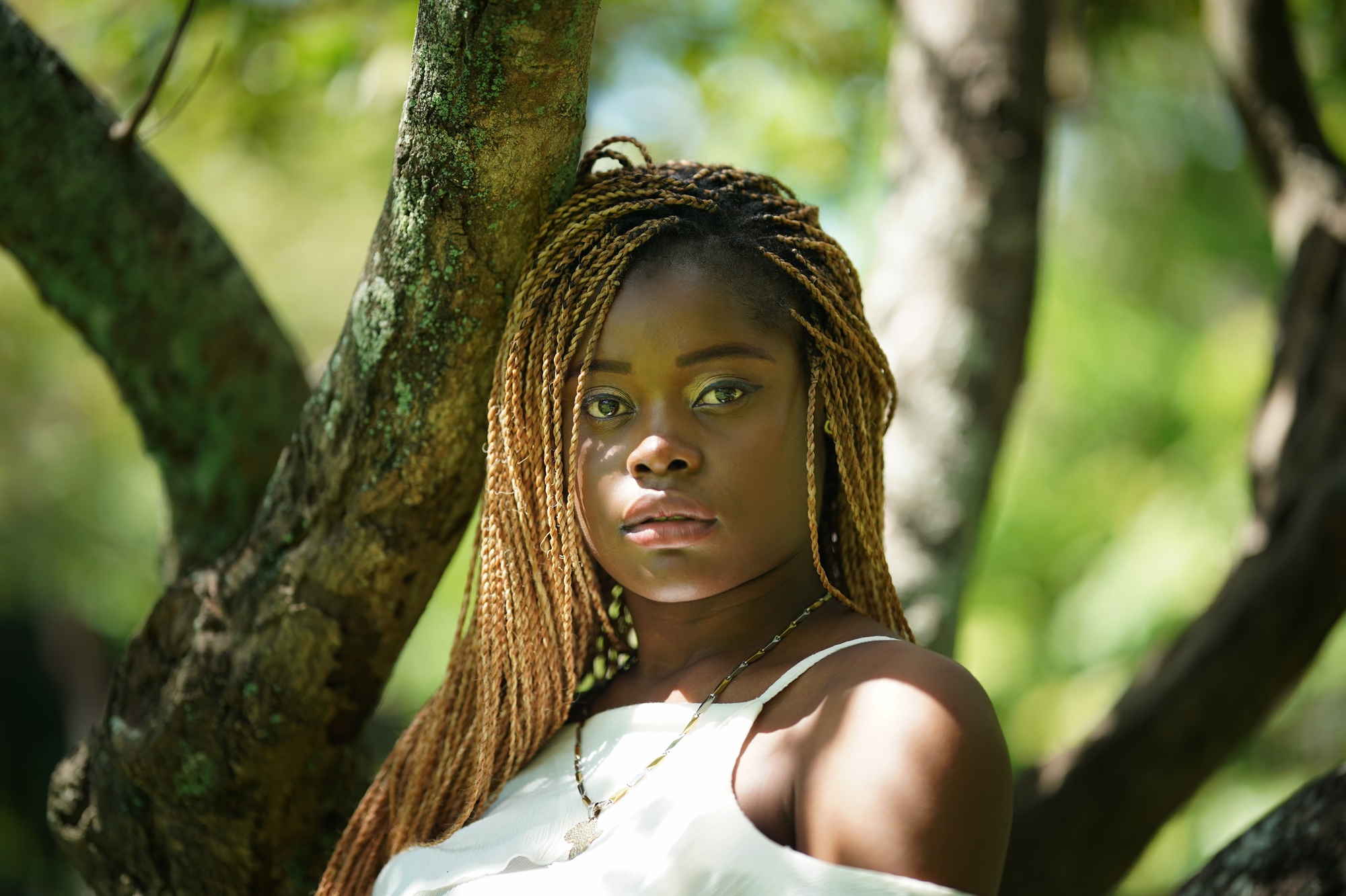 black women portrait against natural background, black millennials